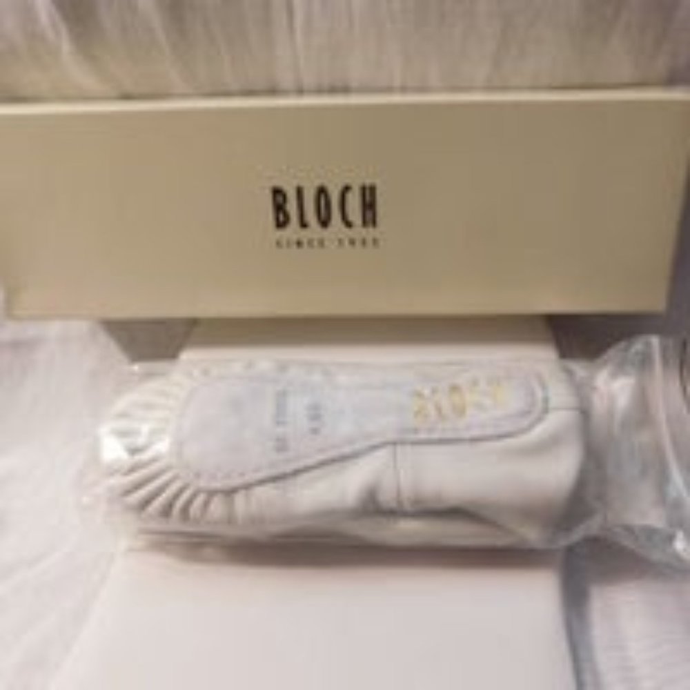 Bloch Dansoft Ballet Slipper Girl's Size 9.5D White New in Box